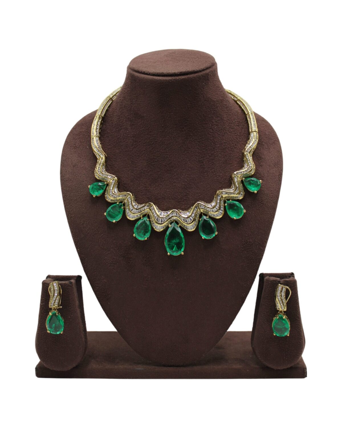 Elegant Emerald and Gold Necklace Set