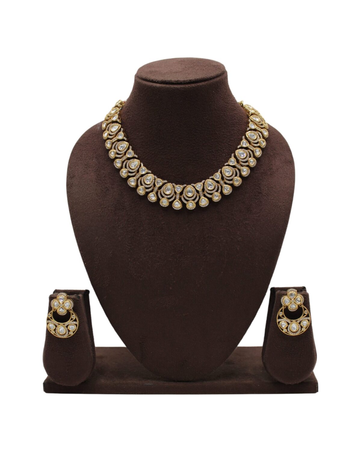 Elegant Gold and Pearl Necklace Set Display