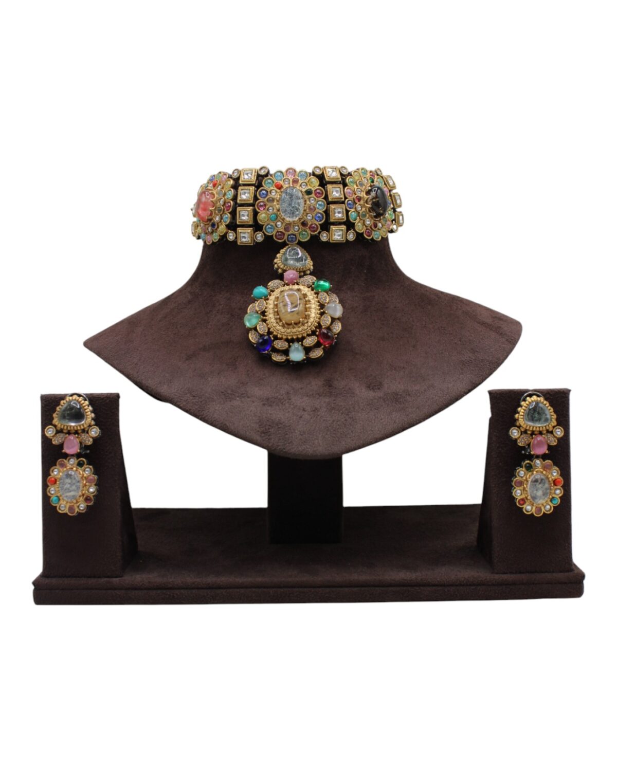 Elegant Vintage-Inspired Jewelry Set Display
