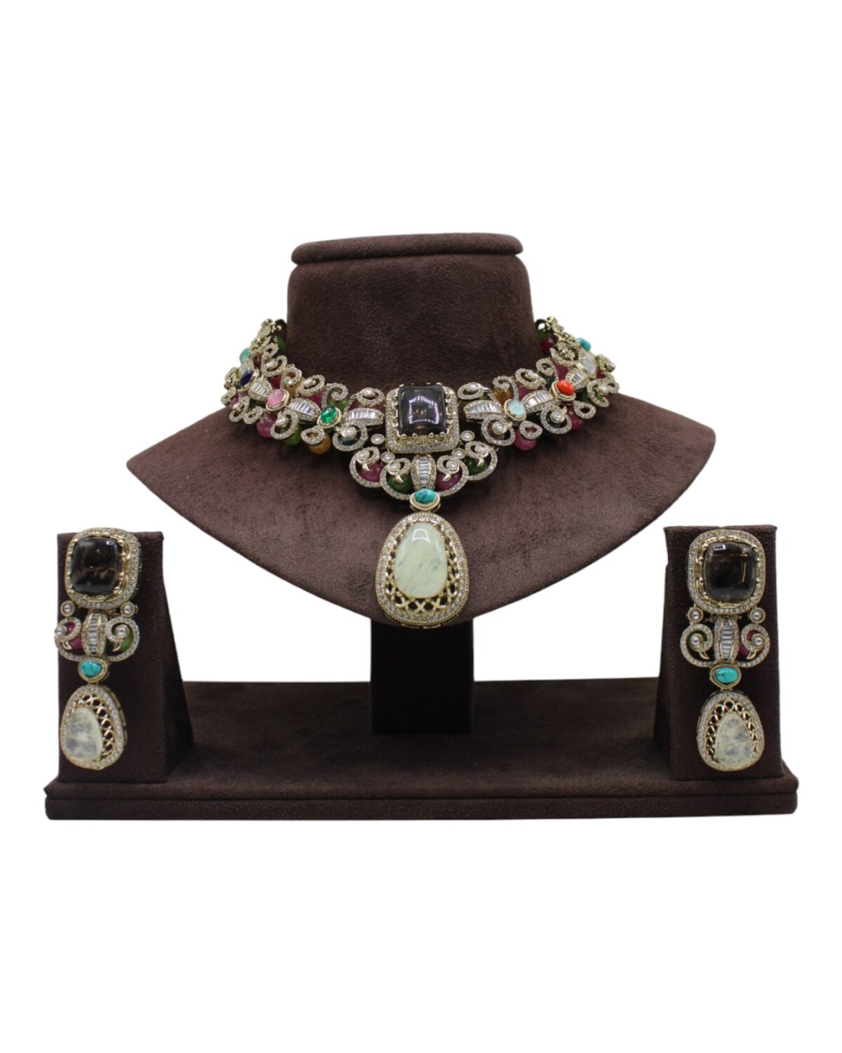 Elegant Vintage-Inspired Jewelry Set Display