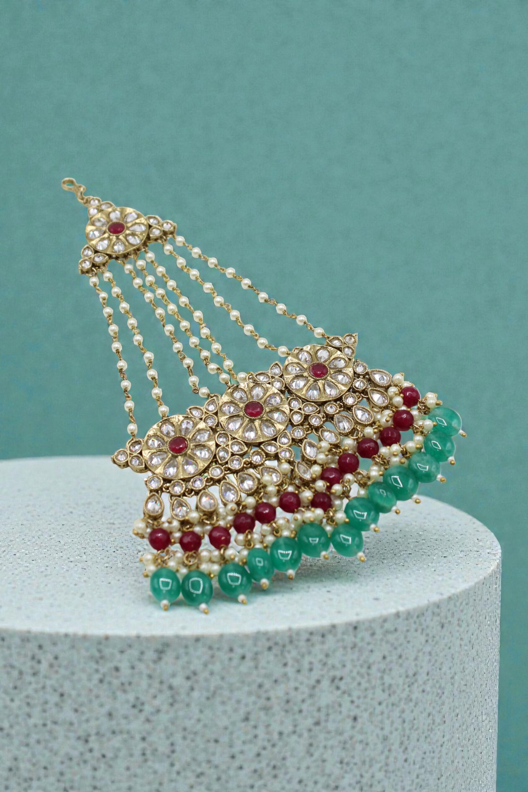 Elegant Traditional Indian Jewelry with Gemstone Accents - Image 2