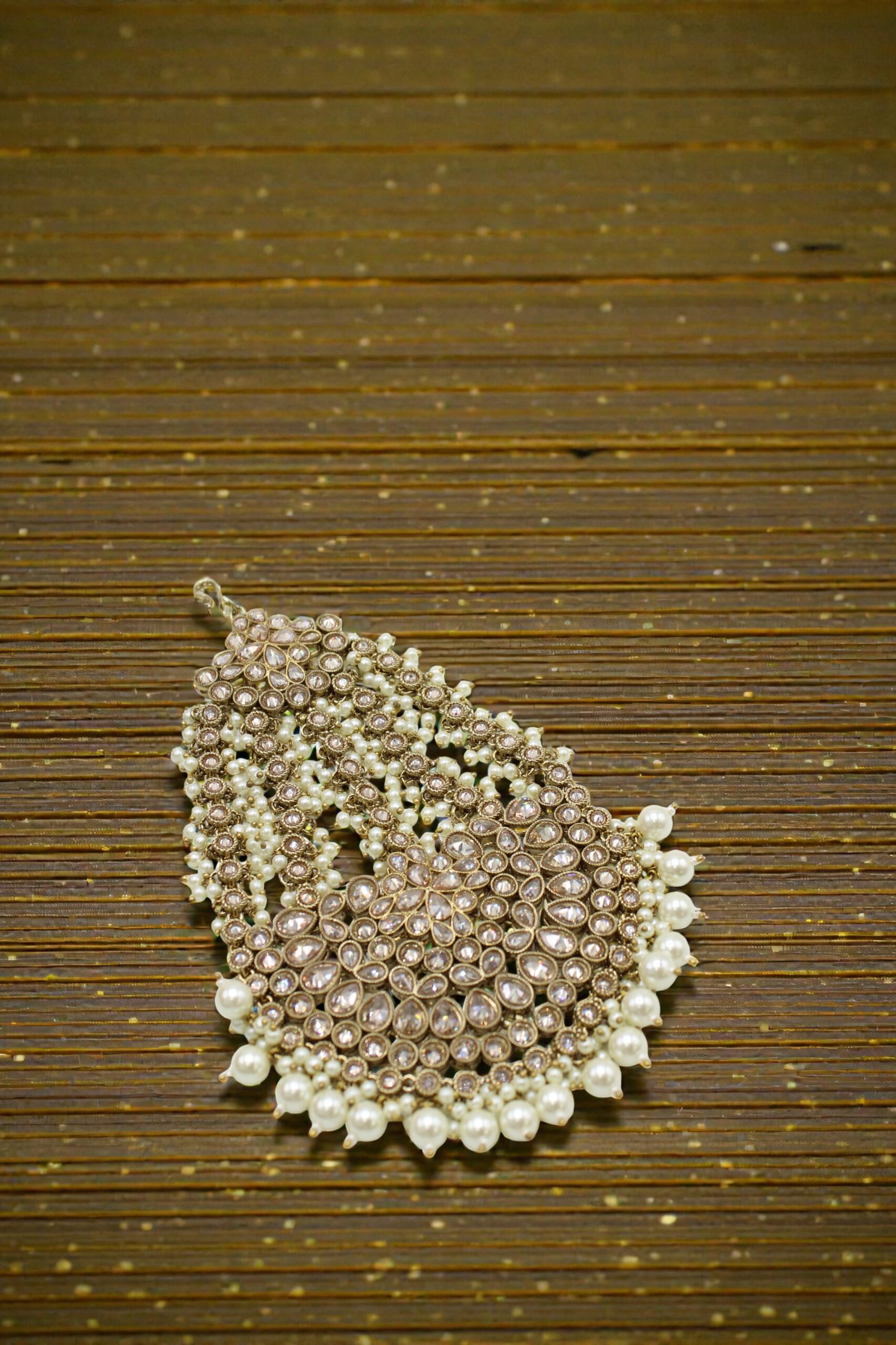 Elegant Pearl and Stone-Studded Earring - Image 3
