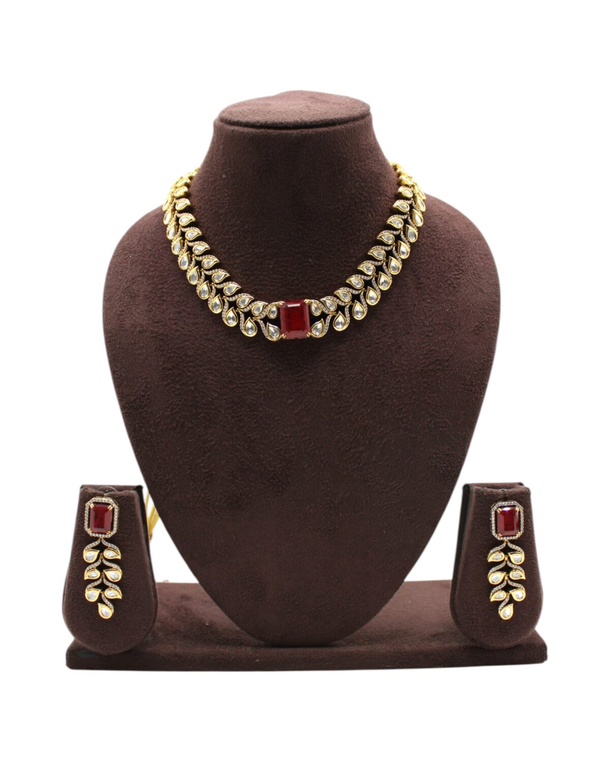 Elegant Gold and Ruby Jewelry Set Display