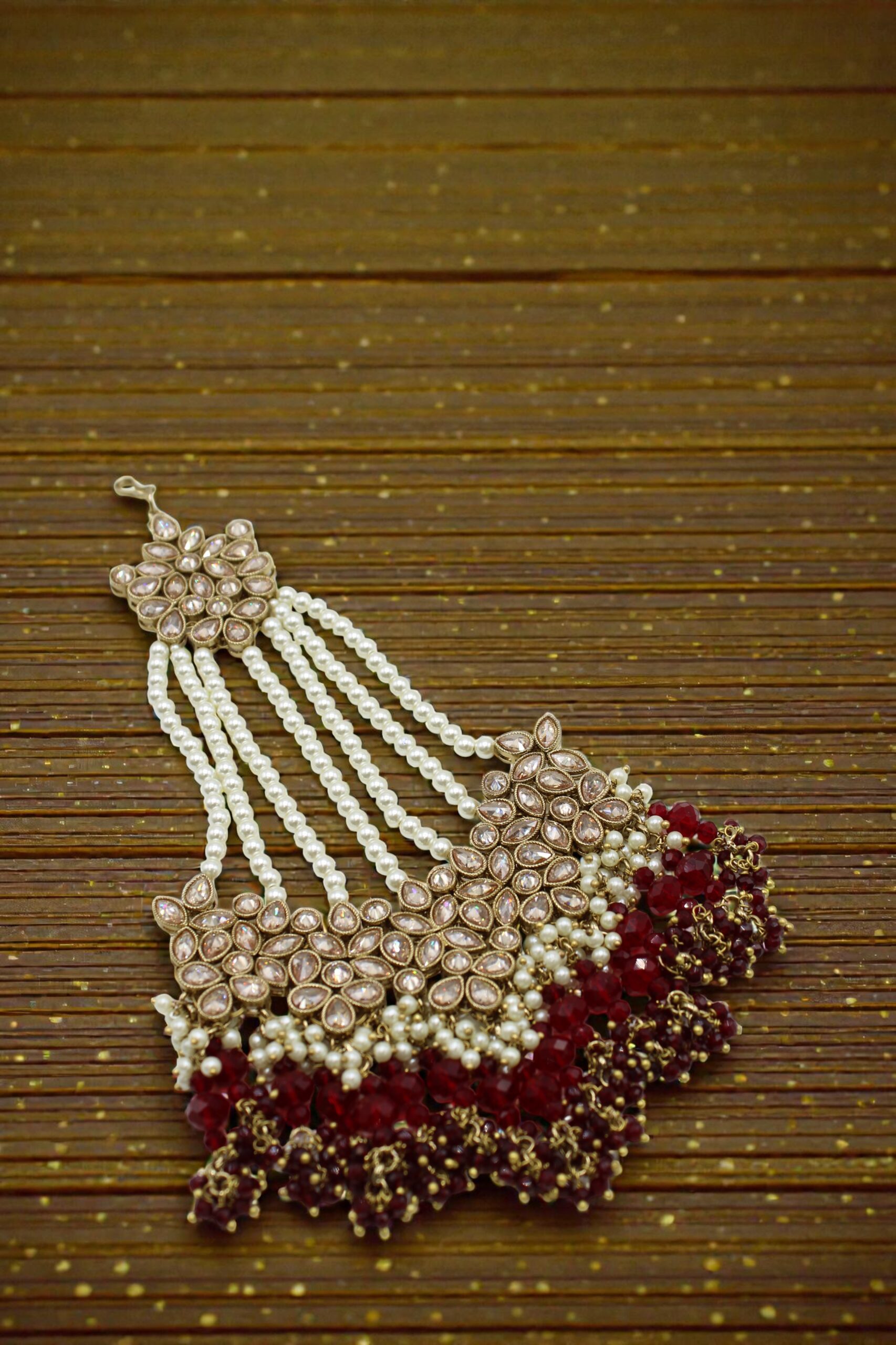 Elegant Multi-Layered Traditional Jewelry with Pearls and Gemstones - Image 3