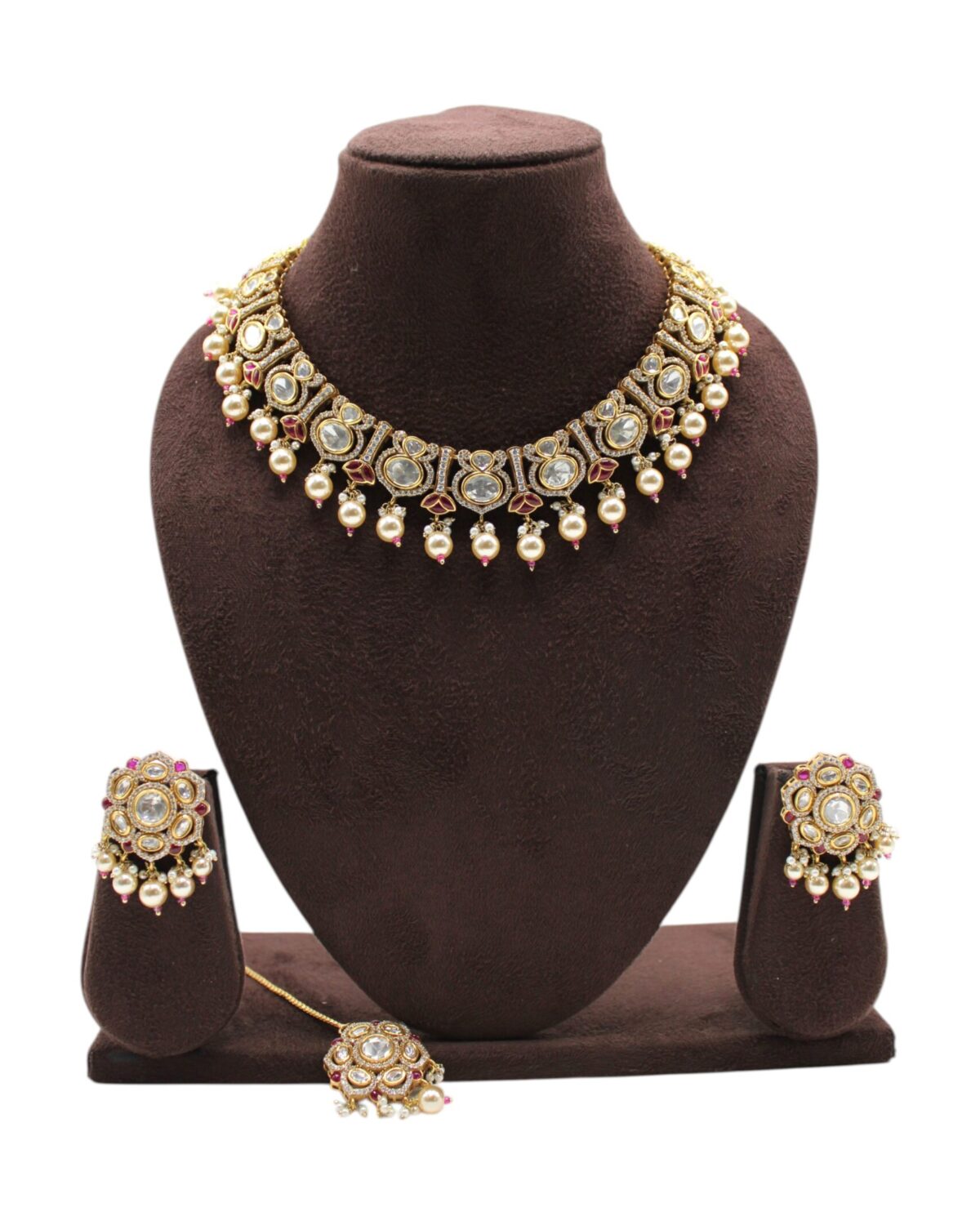 Elegant Traditional Jewelry Set with Intricate Design