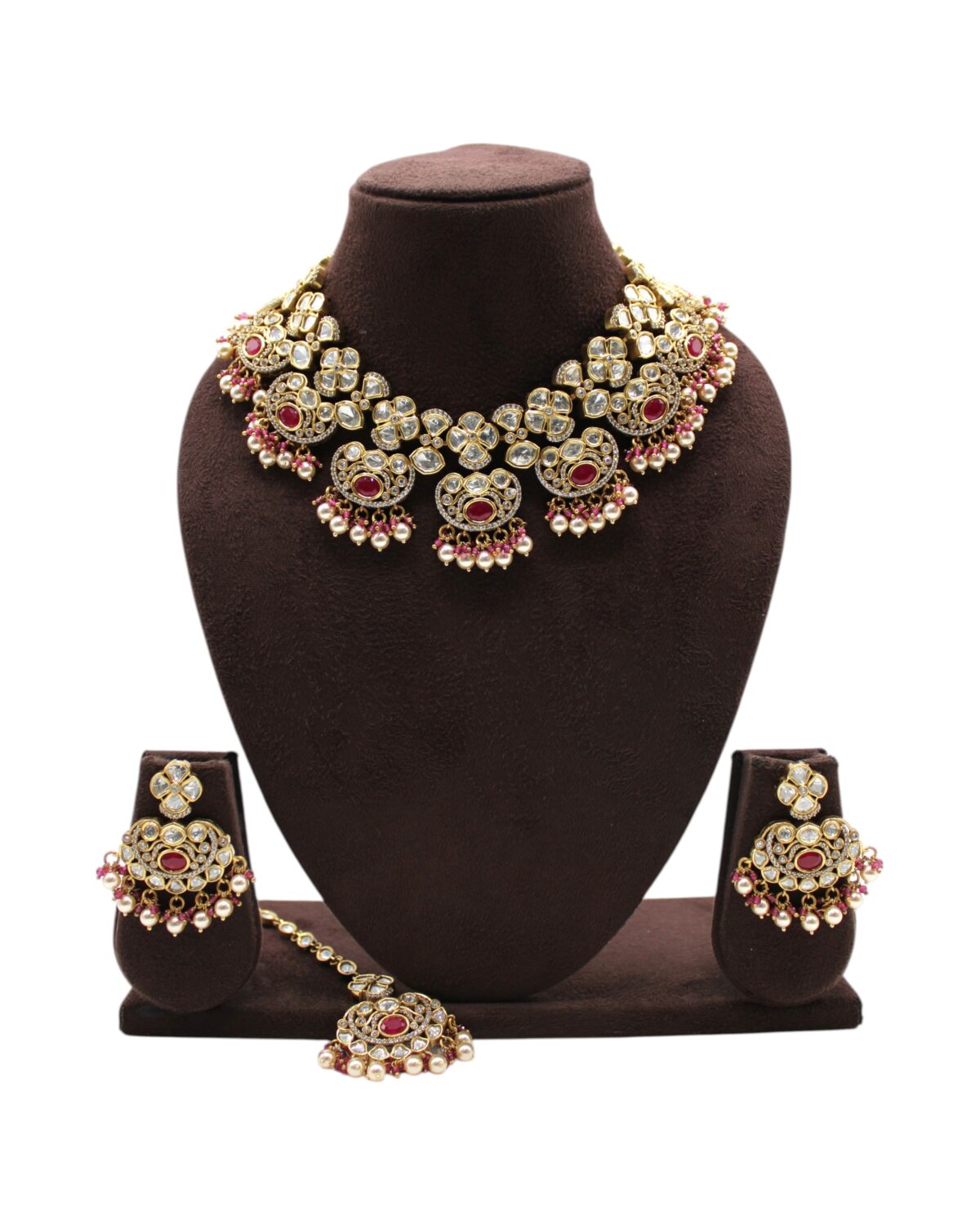 Elegant Traditional Jewelry Set with Intricate Design