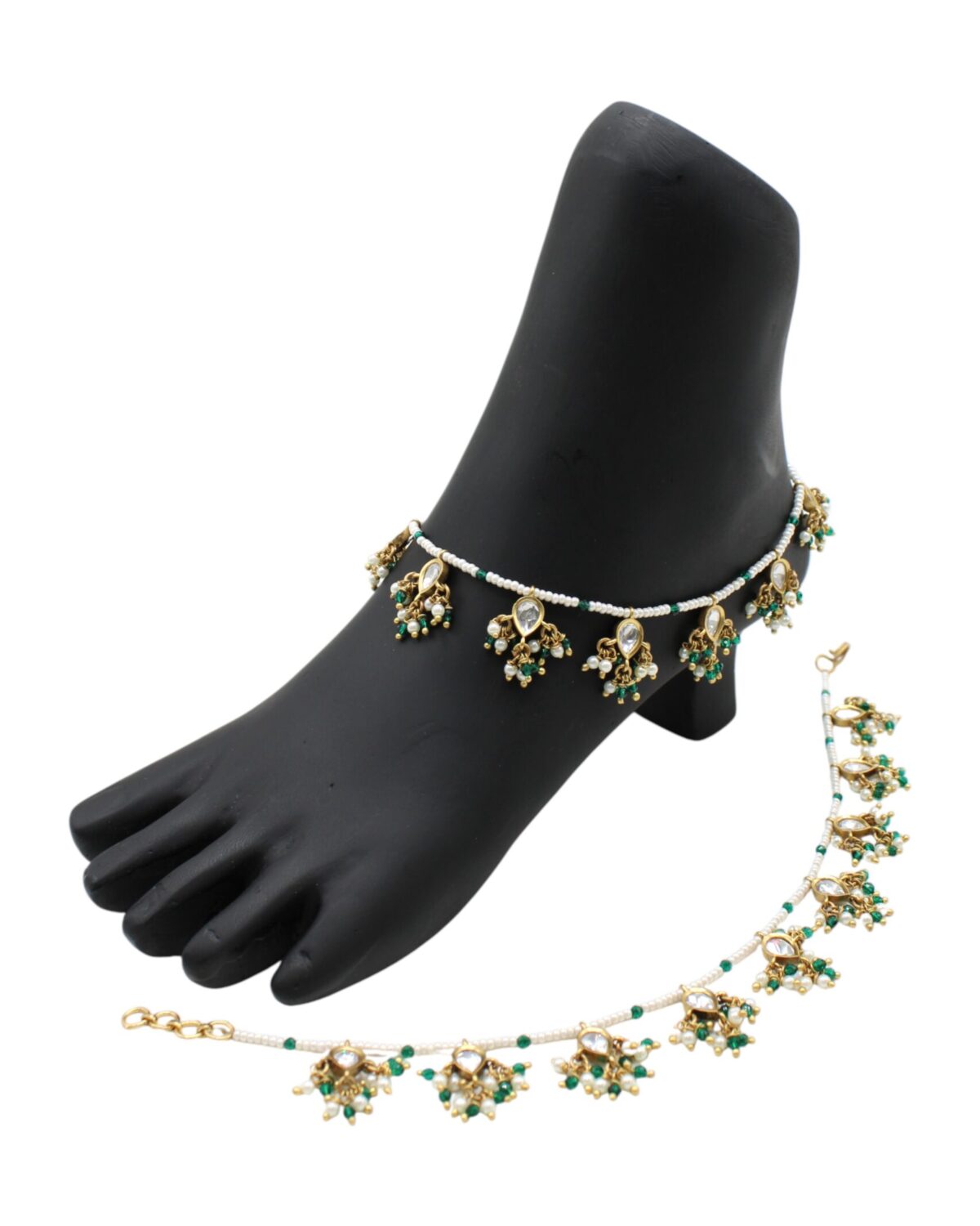 Elegant Traditional Anklet with Emerald Accents